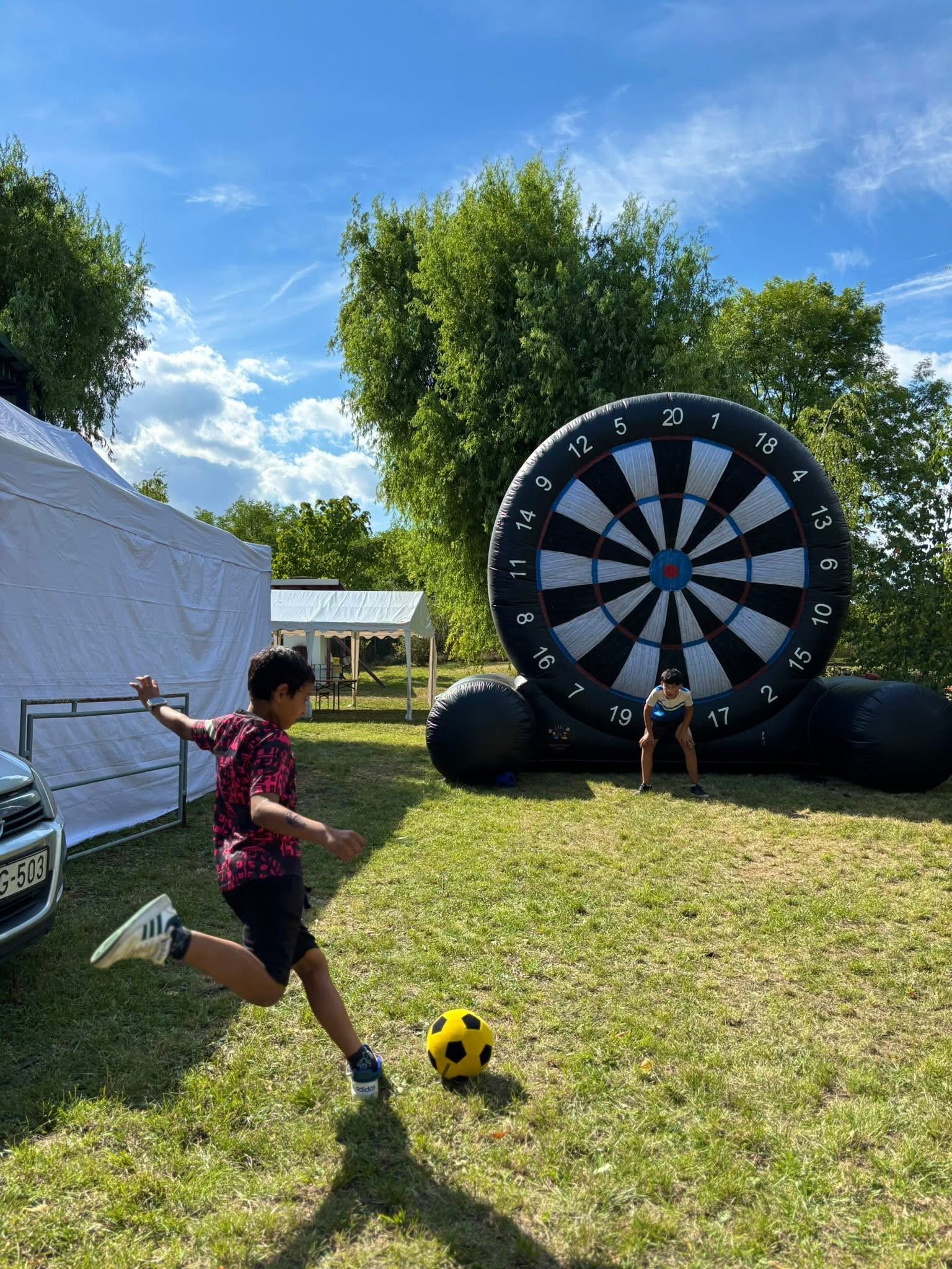 Felfújható darts foci játék
